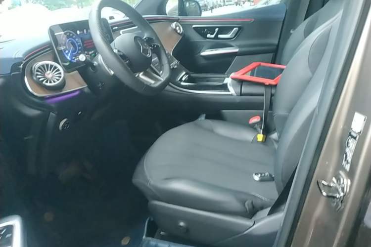 Used Mercedes-Benz EQE SUV 2023 350 4MATIC Luxury Edition Left Front Seat