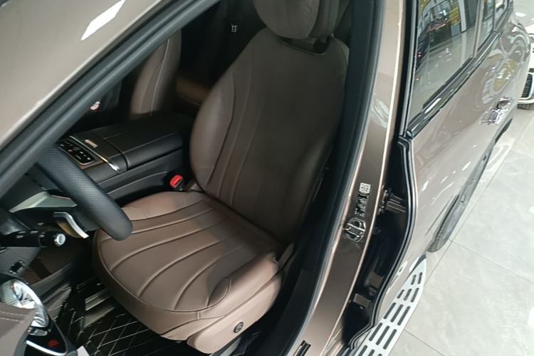 Used Mercedes-Benz EQE SUV 2023 500 4MATIC Left Front Seat