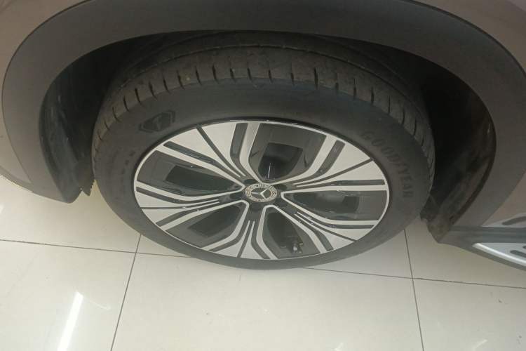 Used Mercedes-Benz EQE SUV 2023 350 4MATIC Luxury Edition Left Front Wheel Hub
