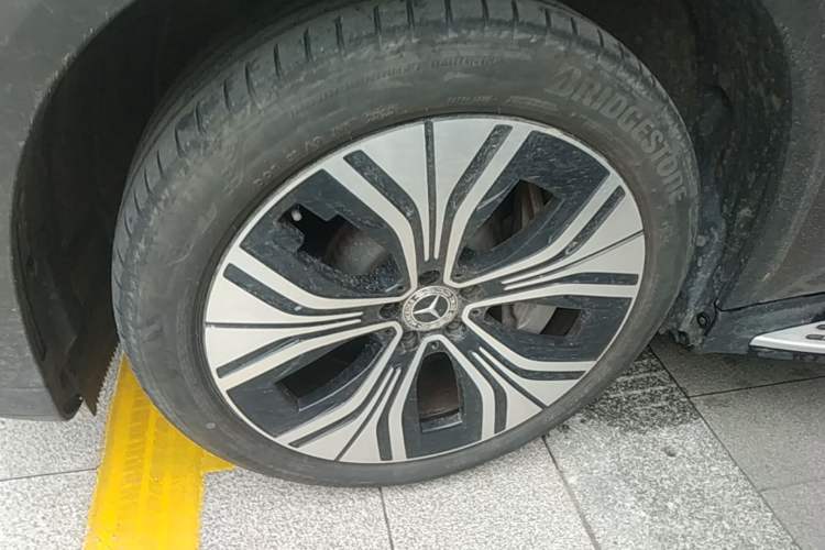 Used Mercedes-Benz EQE SUV 2023 350 4MATIC Luxury Edition Left Front Wheel Hub