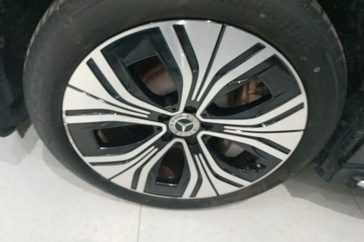 Used Mercedes-Benz EQE SUV 2023 350 4MATIC Luxury Edition Left Front Wheel Hub