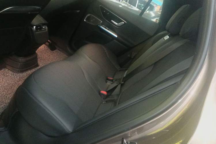 Used Mercedes-Benz EQE SUV 2023 350 4MATIC Luxury Edition Left Rear Seat