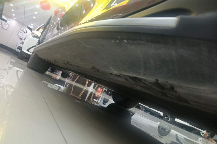 Used Mercedes-Benz EQE SUV 2023 350 4MATIC Luxury Edition Left Side Sill