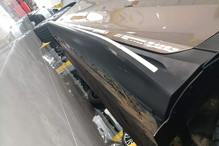 Used Mercedes-Benz EQE SUV 2023 500 4MATIC Left Side Sill