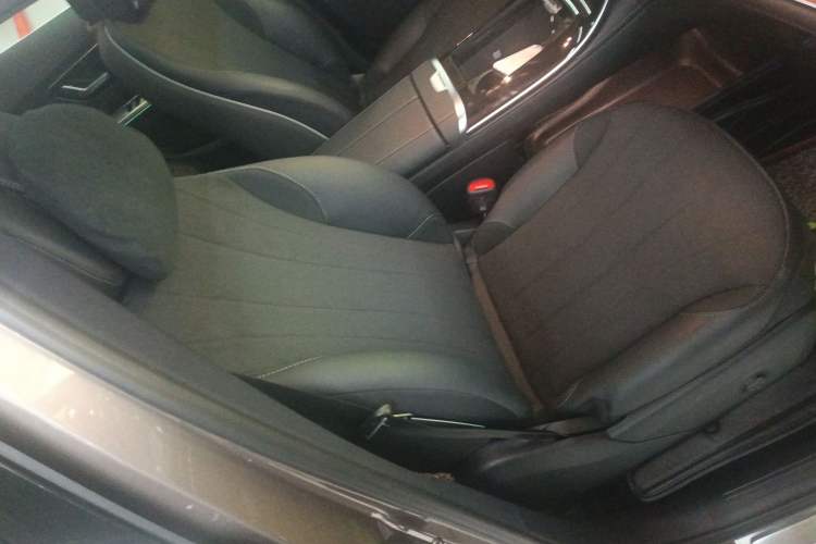 Used Mercedes-Benz EQE SUV 2023 350 4MATIC Luxury Edition Right Front Seat