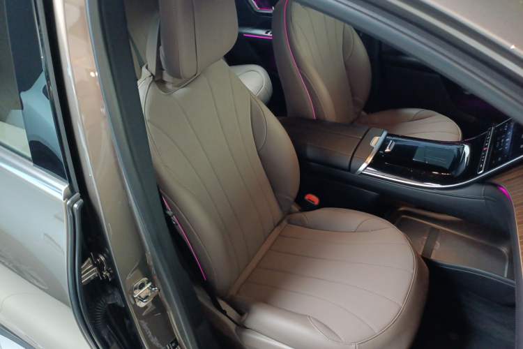 Used Mercedes-Benz EQE SUV 2023 350 4MATIC Luxury Edition Right Front Seat