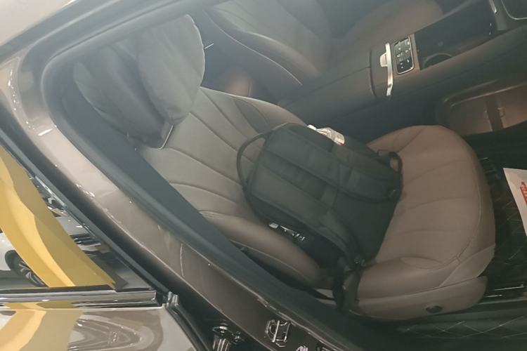 Used Mercedes-Benz EQE SUV 2023 500 4MATIC Right Front Seat