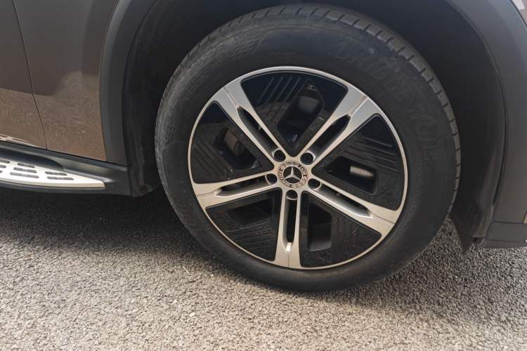Used Mercedes-Benz EQE SUV 2023 350 4MATIC Pioneer Edition Right Front Wheel Hub