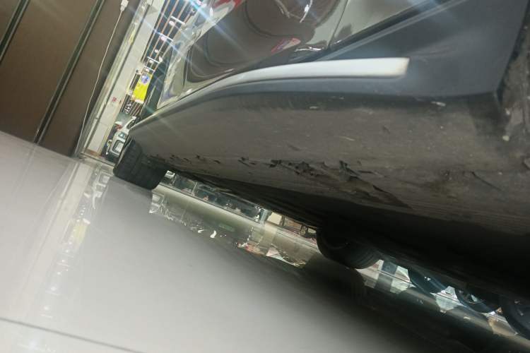 Used Mercedes-Benz EQE SUV 2023 350 4MATIC Luxury Edition Right Side Sill