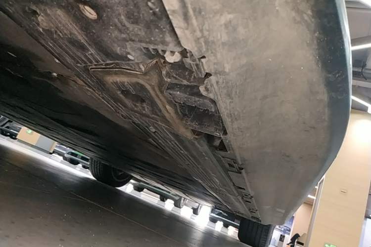 Used Mercedes-Benz EQE SUV 2023 350 4MATIC Luxury Edition Right Side Sill