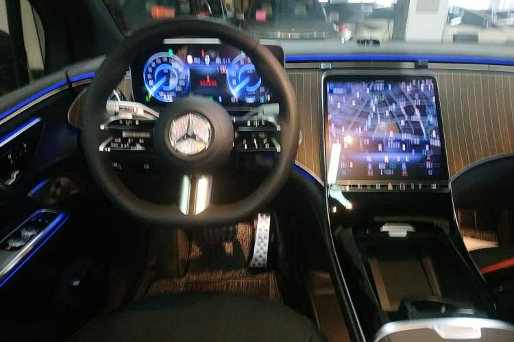 Used Mercedes-Benz EQE SUV 2023 350 4MATIC Luxury Edition Steering Wheel