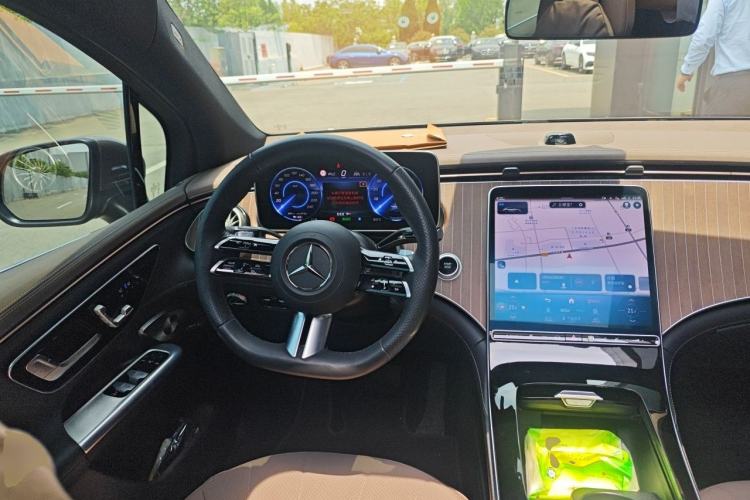 Used Mercedes-Benz EQE SUV 2023 350 4MATIC Pioneer Edition Steering Wheel