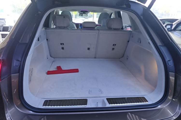 Used Mercedes-Benz EQE SUV 2023 350 4MATIC Luxury Edition Trunk