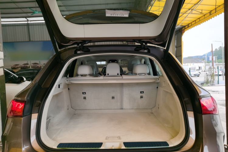 Used Mercedes-Benz EQE SUV 2023 350 4MATIC Luxury Edition Trunk