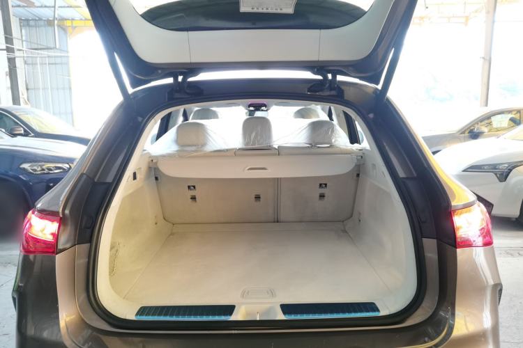 Used Mercedes-Benz EQE SUV 2023 350 4MATIC Luxury Edition Trunk