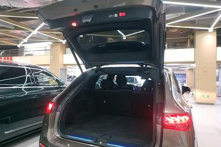 Used Mercedes-Benz EQE SUV 2023 350 4MATIC Luxury Edition Trunk