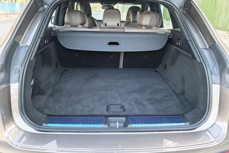 Used Mercedes-Benz EQE SUV 2023 350 4MATIC Luxury Edition Trunk