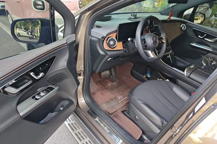 Used Mercedes-Benz EQE SUV 2023 350 4MATIC Luxury Edition Driver Seat