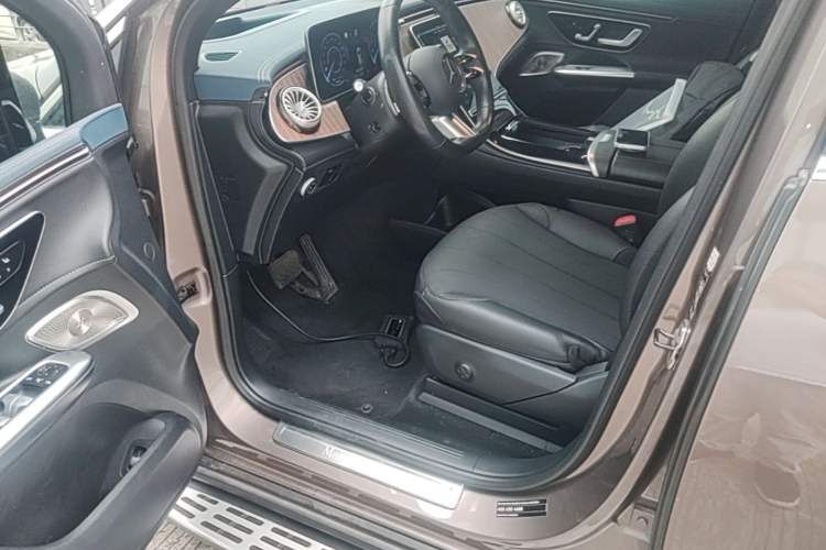 Used Mercedes-Benz EQE SUV 2023 350 4MATIC Luxury Edition Driver Seat