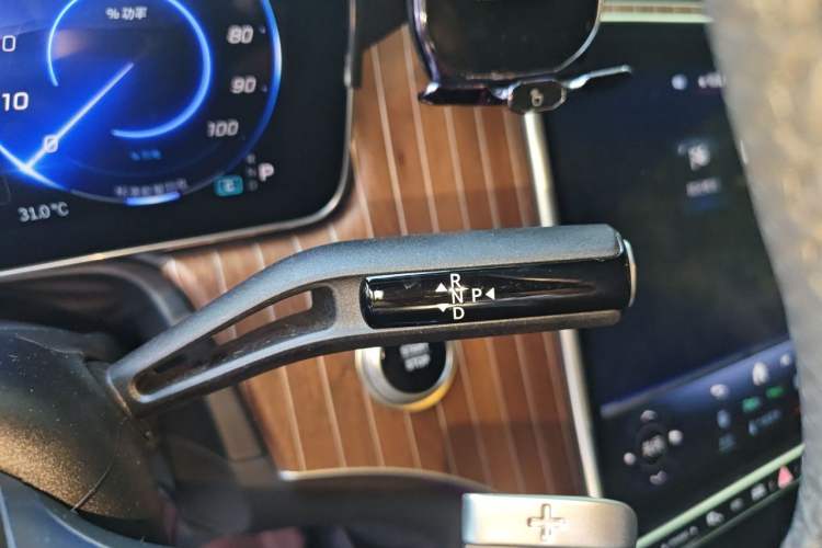 Used Mercedes-Benz EQE SUV 2023 350 4MATIC Luxury Edition Gear Lever