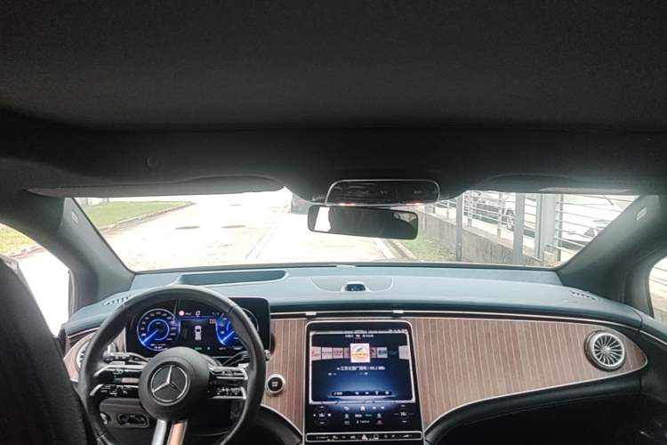 Used Mercedes-Benz EQE SUV 2023 350 4MATIC Luxury Edition Headliner