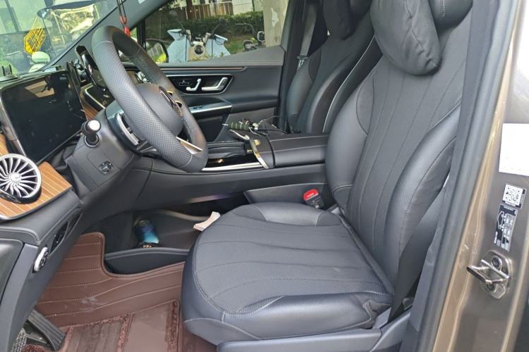 Used Mercedes-Benz EQE SUV 2023 350 4MATIC Luxury Edition Left Front Seat