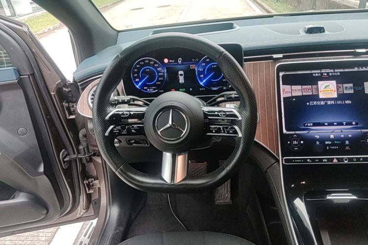 Used Mercedes-Benz EQE SUV 2023 350 4MATIC Luxury Edition Steering Wheel