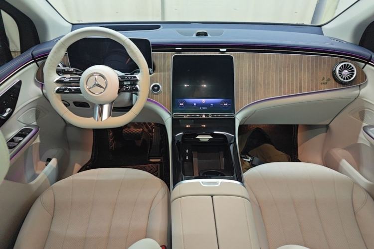 Used Mercedes-Benz EQE SUV 2023 350 4MATIC Luxury Edition Center Console