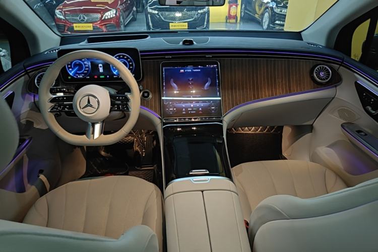 Used Mercedes-Benz EQE SUV 2023 350 4MATIC Luxury Edition Center Console