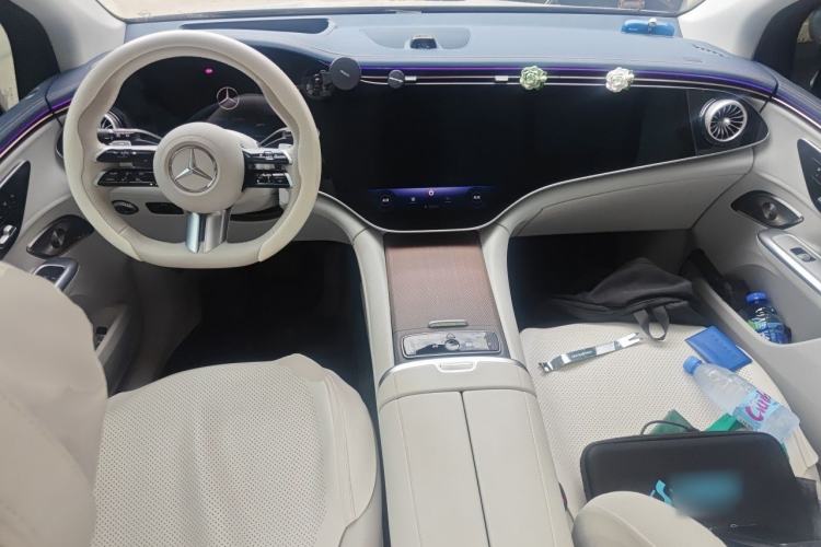 Used Mercedes-Benz EQE SUV 2023 500 4MATIC Center Console
