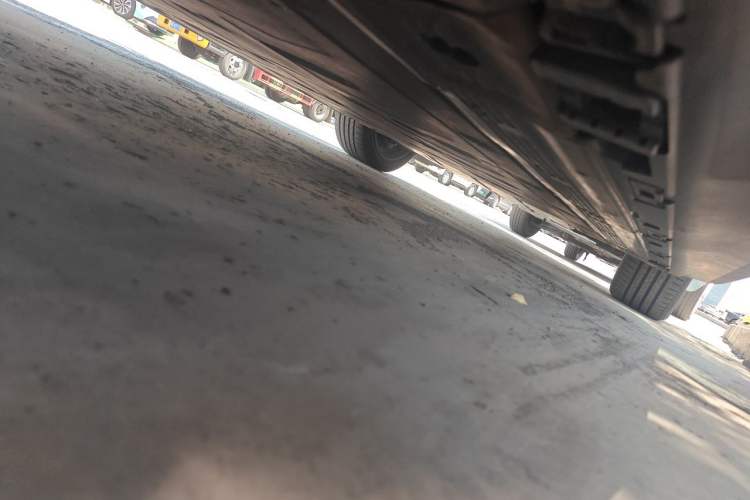 Used Mercedes-Benz EQE SUV 2023 500 4MATIC Chassis Rear Right