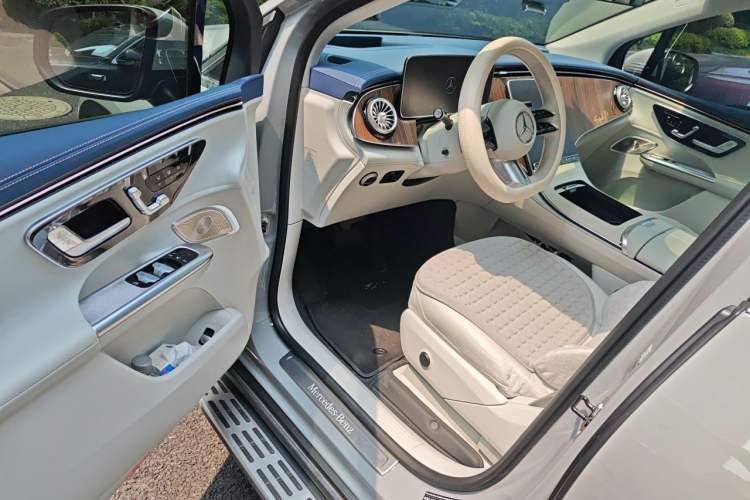 Used Mercedes-Benz EQE SUV 2023 350 4MATIC Luxury Edition Driver Seat