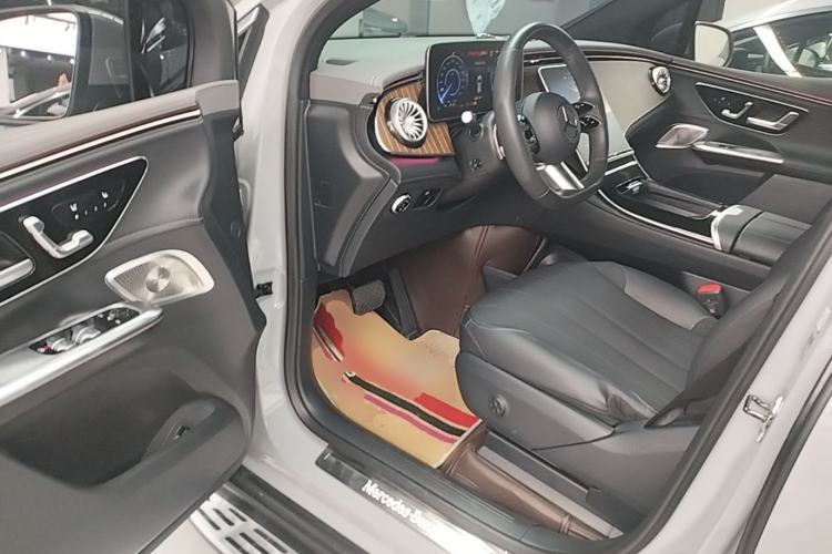 Used Mercedes-Benz EQE SUV 2023 350 4MATIC Pioneer Edition Driver Seat