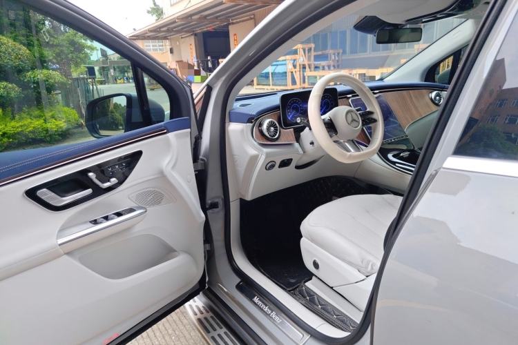 Used Mercedes-Benz EQE SUV 2023 350 4MATIC Luxury Edition Driver Seat