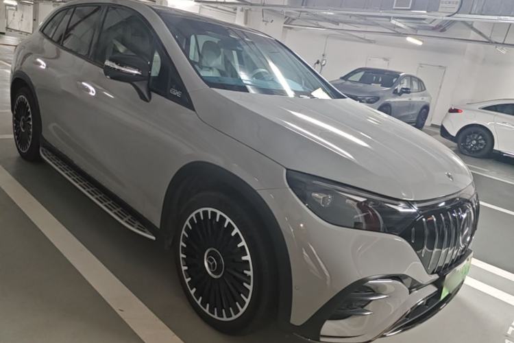 Used Mercedes-Benz EQE SUV 2023 500 4MATIC Front Right 45 Deg