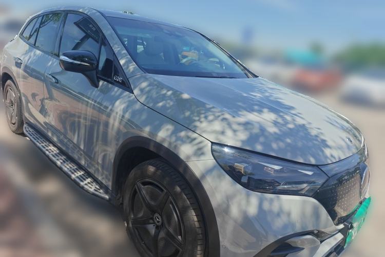 Used Mercedes-Benz EQE SUV 2023 500 4MATIC Front Right 45 Deg