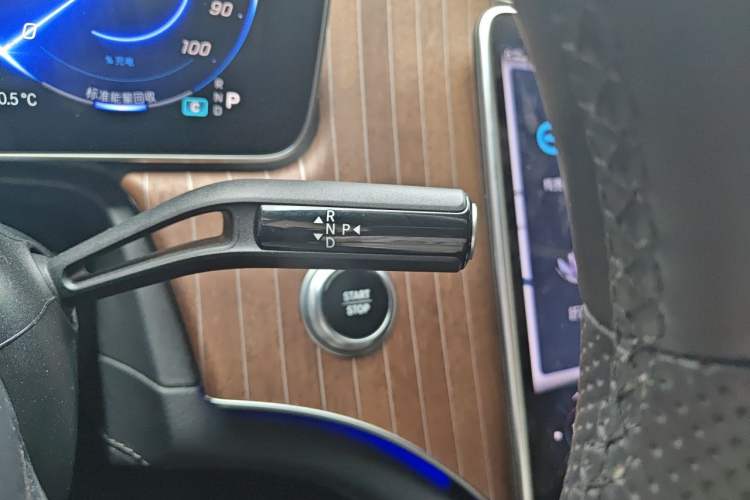 Used Mercedes-Benz EQE SUV 2023 350 4MATIC Pioneer Edition Gear Lever