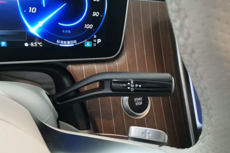 Used Mercedes-Benz EQE SUV 2023 350 4MATIC Luxury Edition Gear Lever