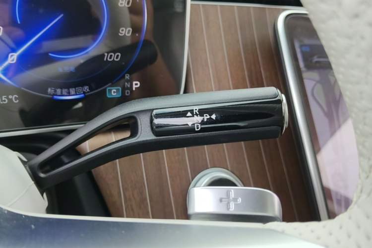 Used Mercedes-Benz EQE SUV 2023 350 4MATIC Luxury Edition Gear Lever