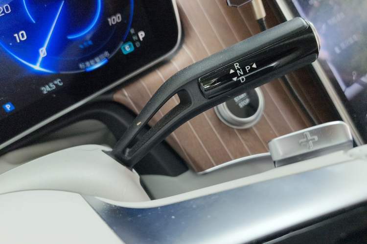 Used Mercedes-Benz EQE SUV 2023 350 4MATIC Pioneer Edition Gear Lever