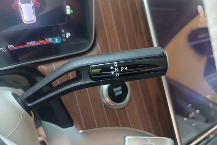 Used Mercedes-Benz EQE SUV 2023 350 4MATIC Pioneer Edition Gear Lever