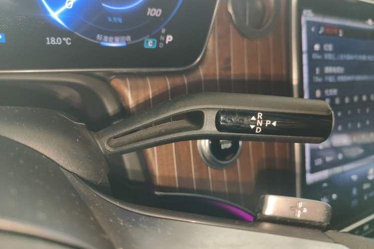 Used Mercedes-Benz EQE SUV 2023 350 4MATIC Luxury Edition Gear Lever