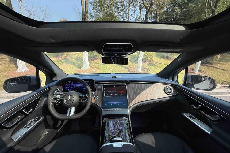 Used Mercedes-Benz EQE SUV 2023 350 4MATIC Luxury Edition Interior 1