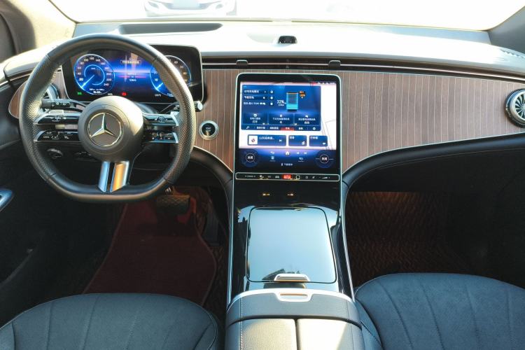 Used Mercedes-Benz EQE SUV 2023 350 4MATIC Luxury Edition Interior 2