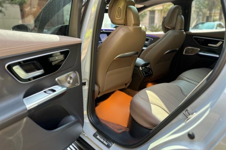 Used Mercedes-Benz EQE SUV 2023 500 4MATIC Interior 2