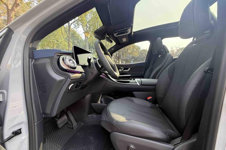 Used Mercedes-Benz EQE SUV 2023 350 4MATIC Luxury Edition Interior 3