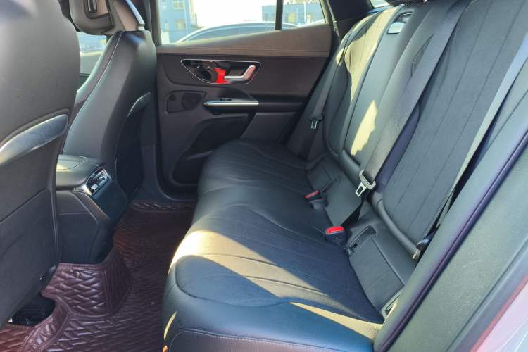 Used Mercedes-Benz EQE SUV 2023 350 4MATIC Luxury Edition Interior 4