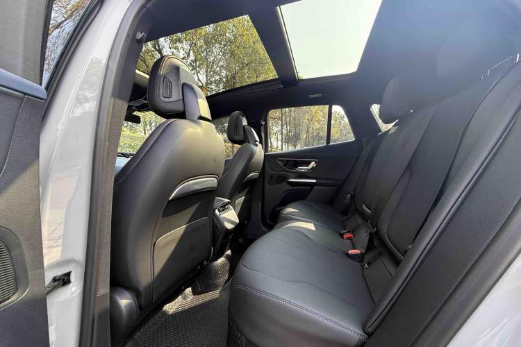 Used Mercedes-Benz EQE SUV 2023 350 4MATIC Luxury Edition Interior 4