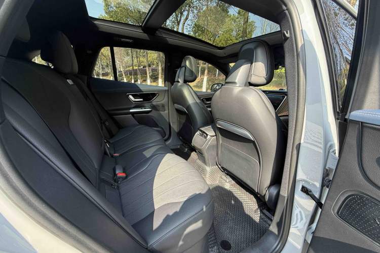 Used Mercedes-Benz EQE SUV 2023 350 4MATIC Luxury Edition Interior 6