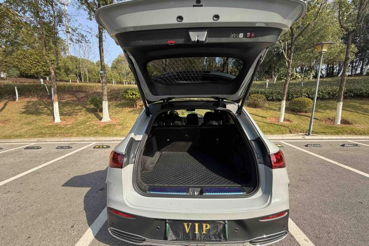 Used Mercedes-Benz EQE SUV 2023 350 4MATIC Luxury Edition Interior 8
